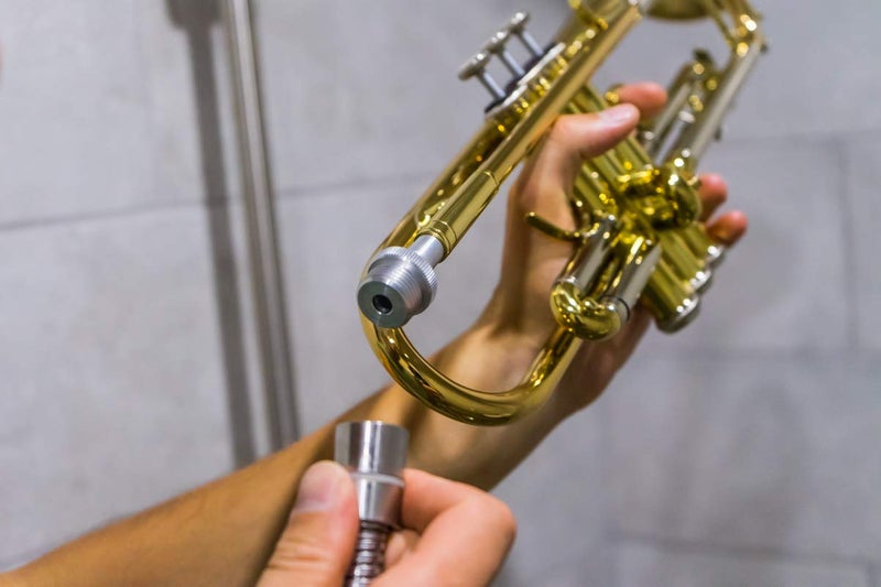 KGUBrass طقم تنظيف ورعاية للبوق والفلوجلهورن، مجموعة من 2 أداة تنظيف للاستخدام في الهواء الطلق والداخل، بما في ذلك فوهة تنظيف ومنشفة. - Image 5